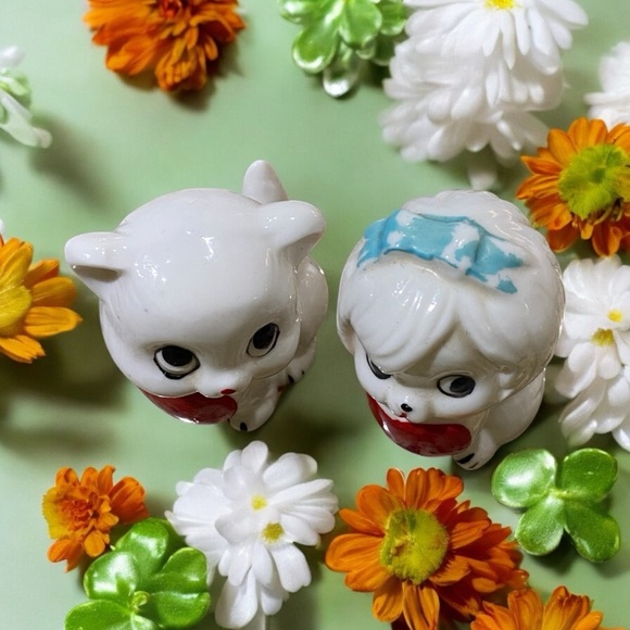 Cute Ceramic Puppy & Kitten holding Hearts - Picture 4 of 6